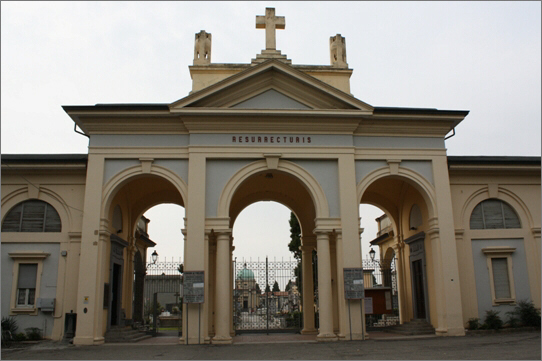 accesso cimitero